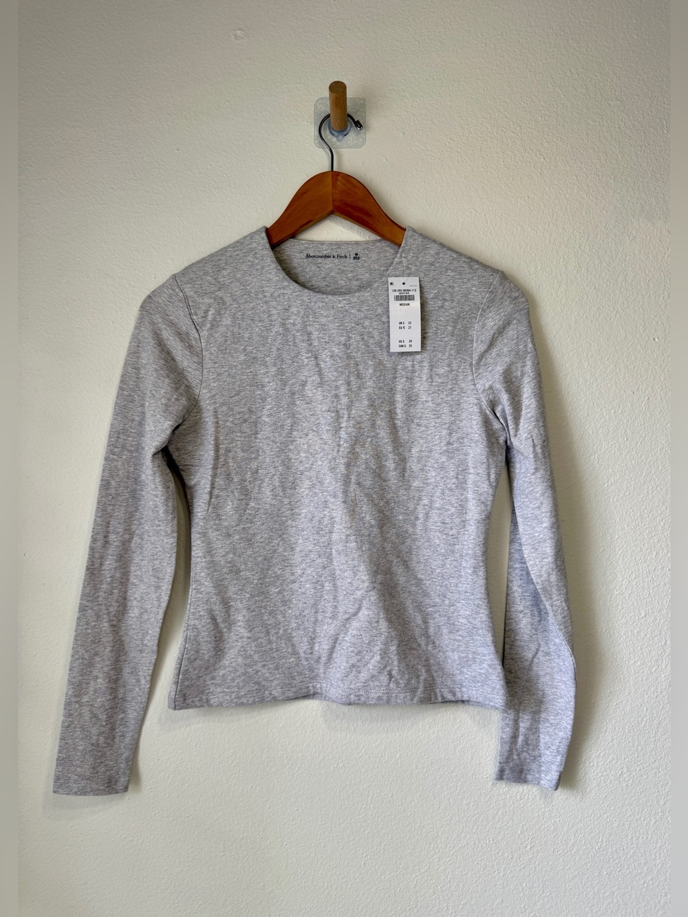 Abercrombie & Fitch Heather Gray Long Sleeve Essential Tee Size Medium NWT - Picture 3 of 6